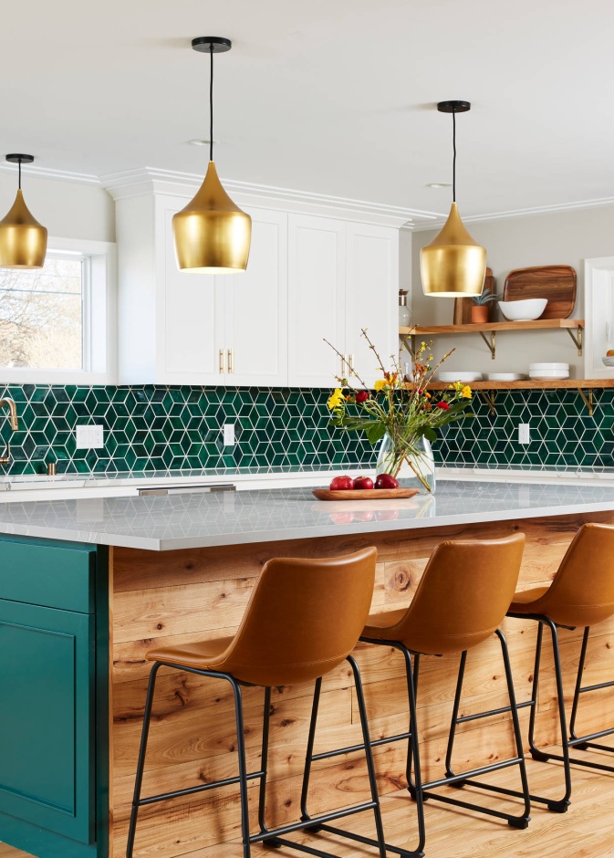 الباكسبلاش هو الجزء الخلفي الذي يقع على الجدار بين سطح العمل والخزائن العلوية في المطبخ