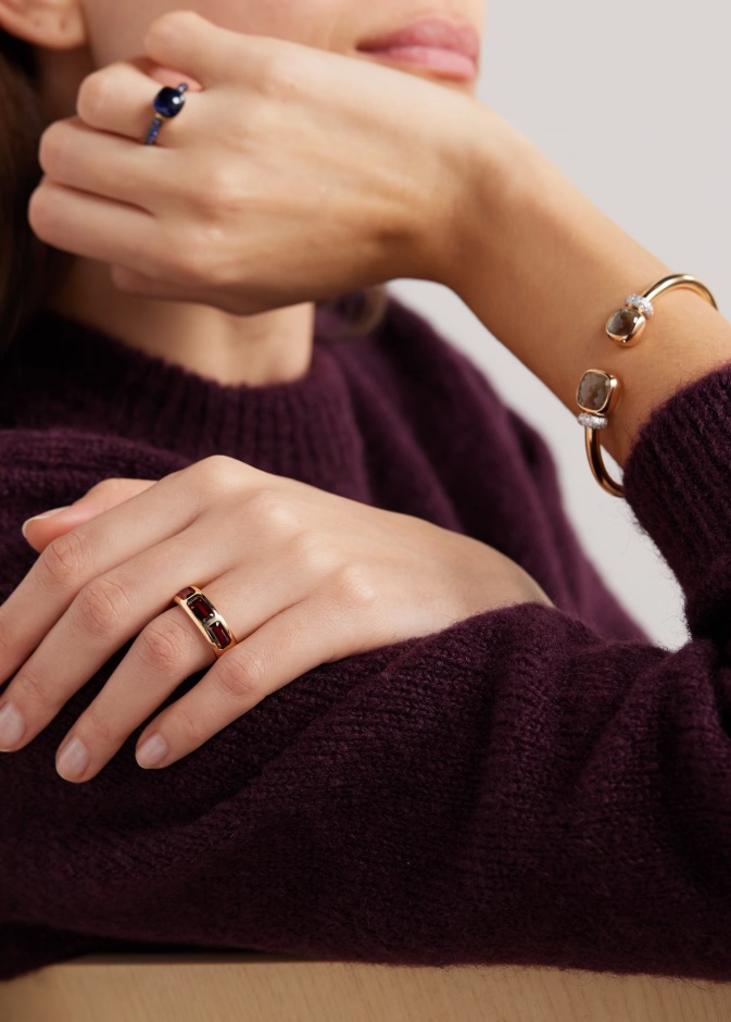 تألقي بخواتم الأحجار الكريمة في اطلالة شهر رمضان 2025 الصورة من Pomellato 