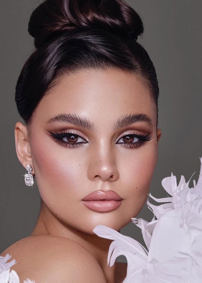 مكياج عروس مميز بأنامل خبيرة التجميل ملاك حمادي