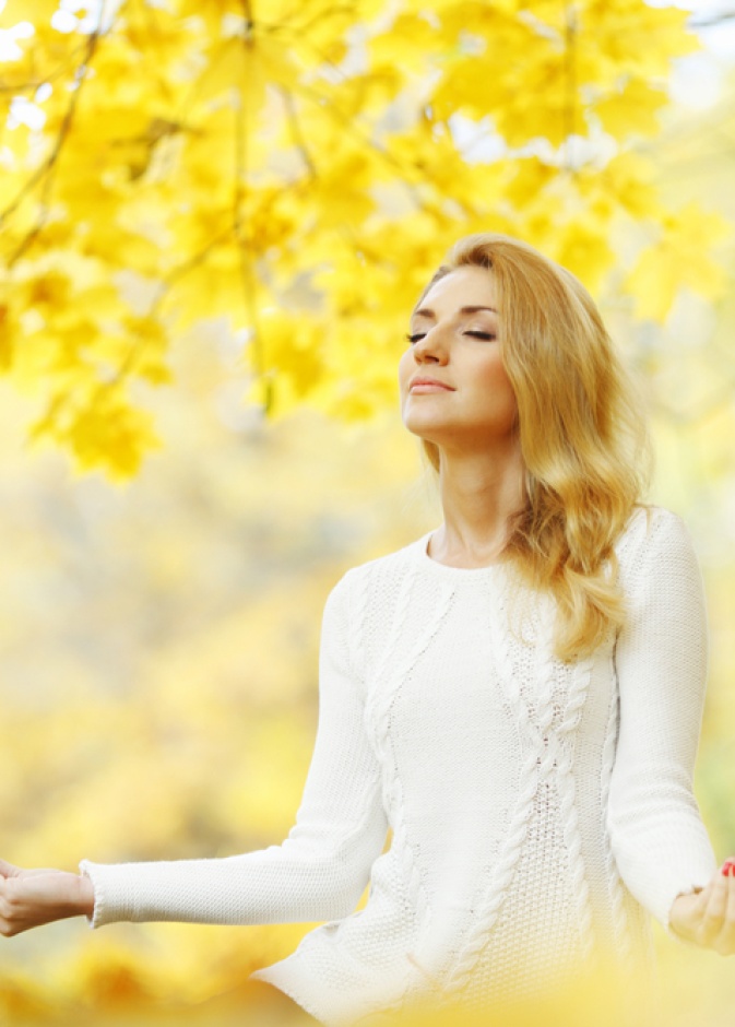 ممارسة اليوغا من أهم اسباب الاسترخاء قبل يوم الزفاف