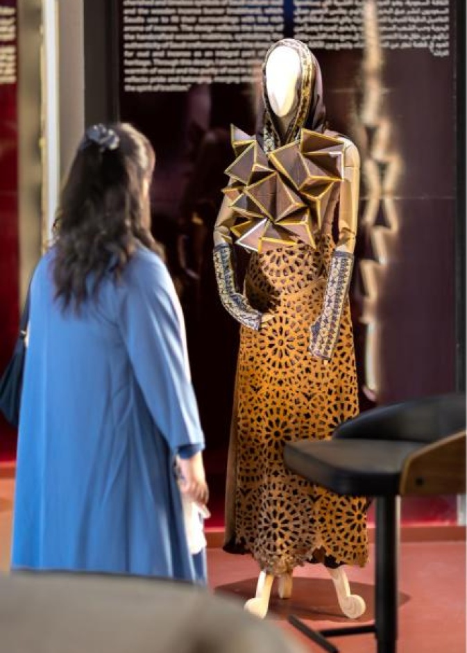 من تصاميم المواهب السعودية في معرض 100 براند سعودي في كأس السعودية