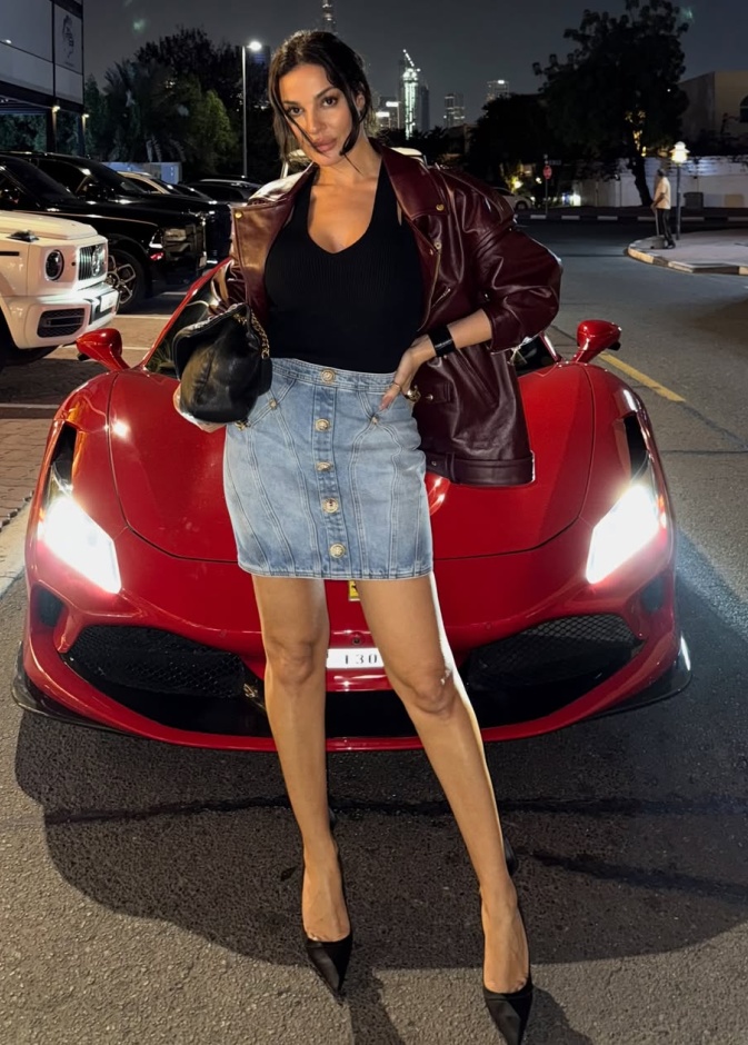 تنسيقات أزياء قصيرة في الشتاء على خطى النجمات العرب وبينهن نادين نجيم