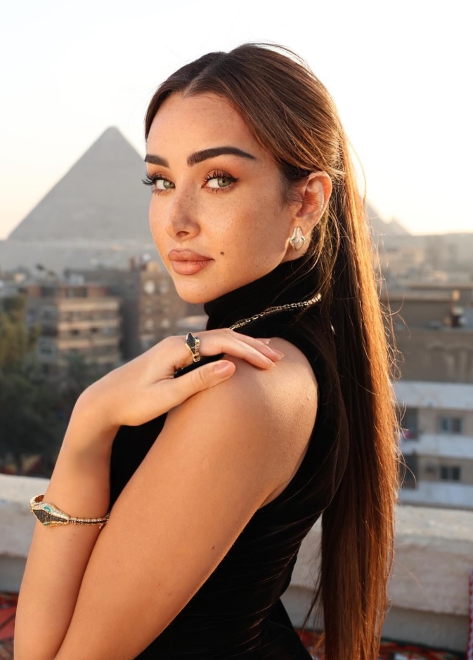 هنا الزاهد سفيرة جديدة لدار مجوهرات إبراهيم القرشي 