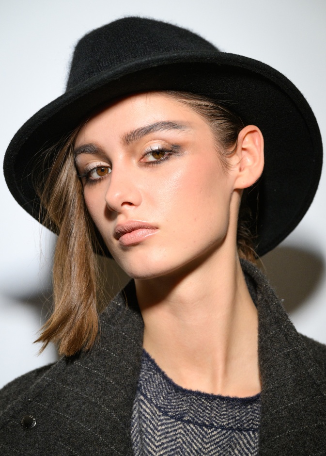 رسمات المكياج المرجاني الفاتح من دار Giorgio Armani