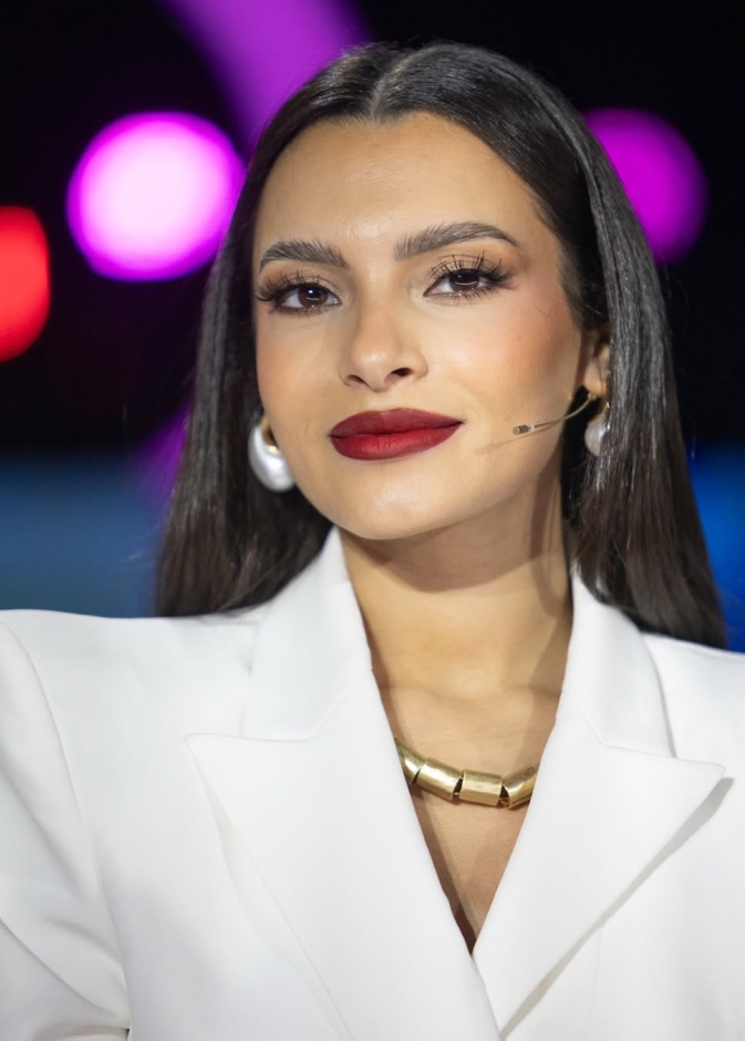 نطرة على الإطلالات الجمالية لكارمن سليمان بعد إنجابها توأم بنات