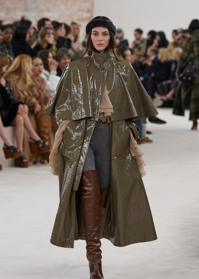  أناقة اللون الكاكي في معاطف الجلد من Chloe