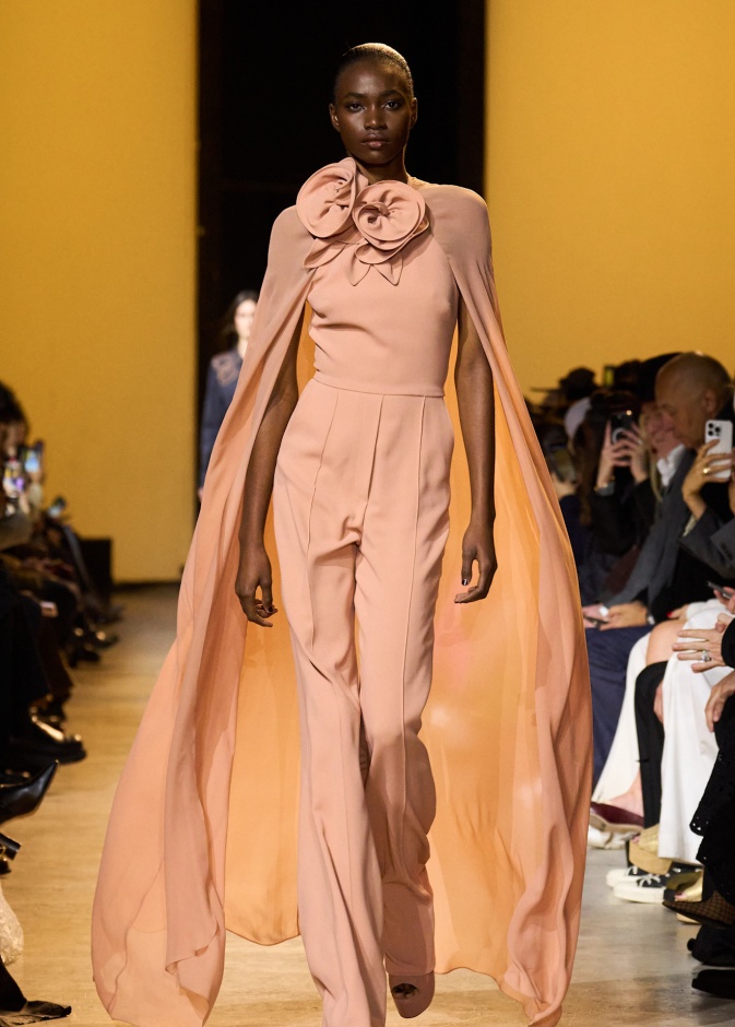 Elie Saab جمبسوت مميز من تصميم