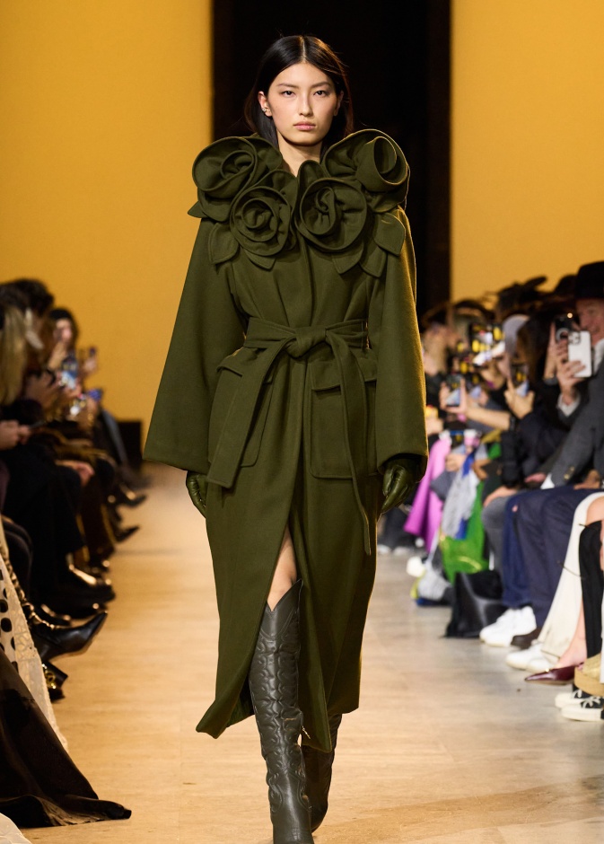 إطلالة من Elie Saab