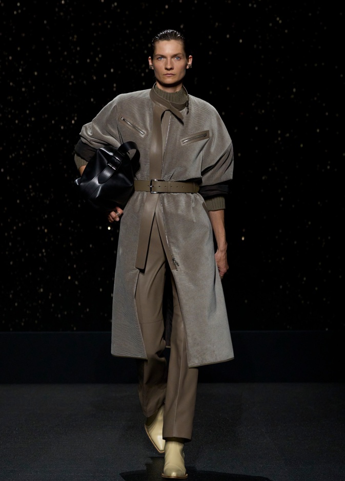 أناقة وتميز في تصميم الكابات في شتاء 2025 من Hermes 