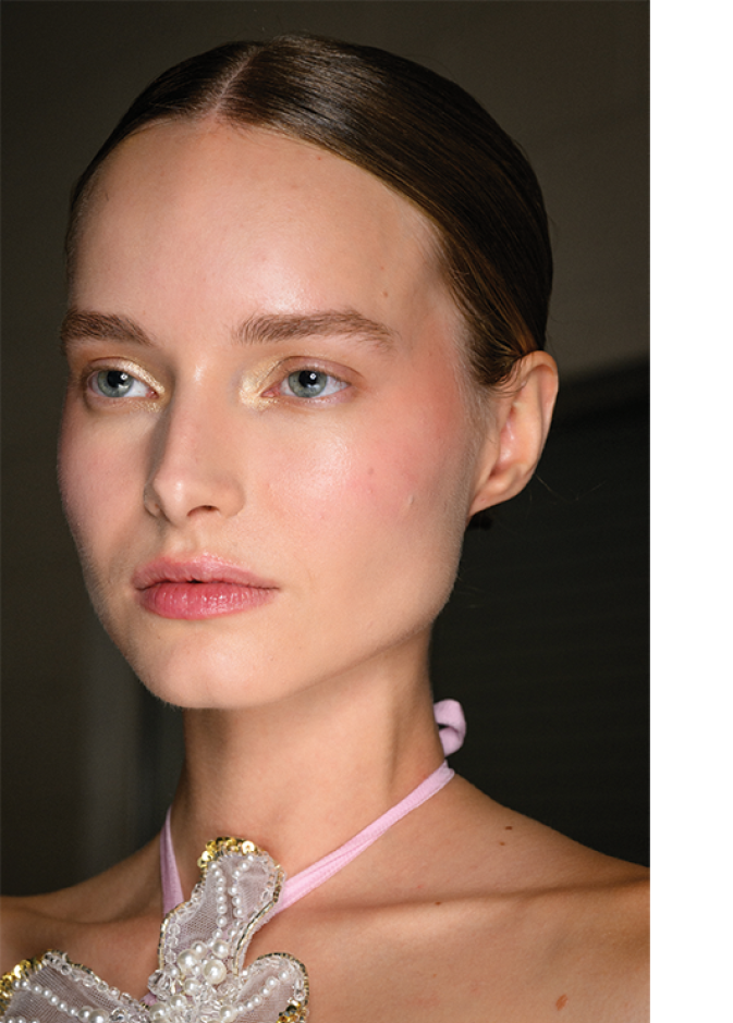 مستحضرات جمالية للبشرة والشعر تجعل اطلالتك مشرقة