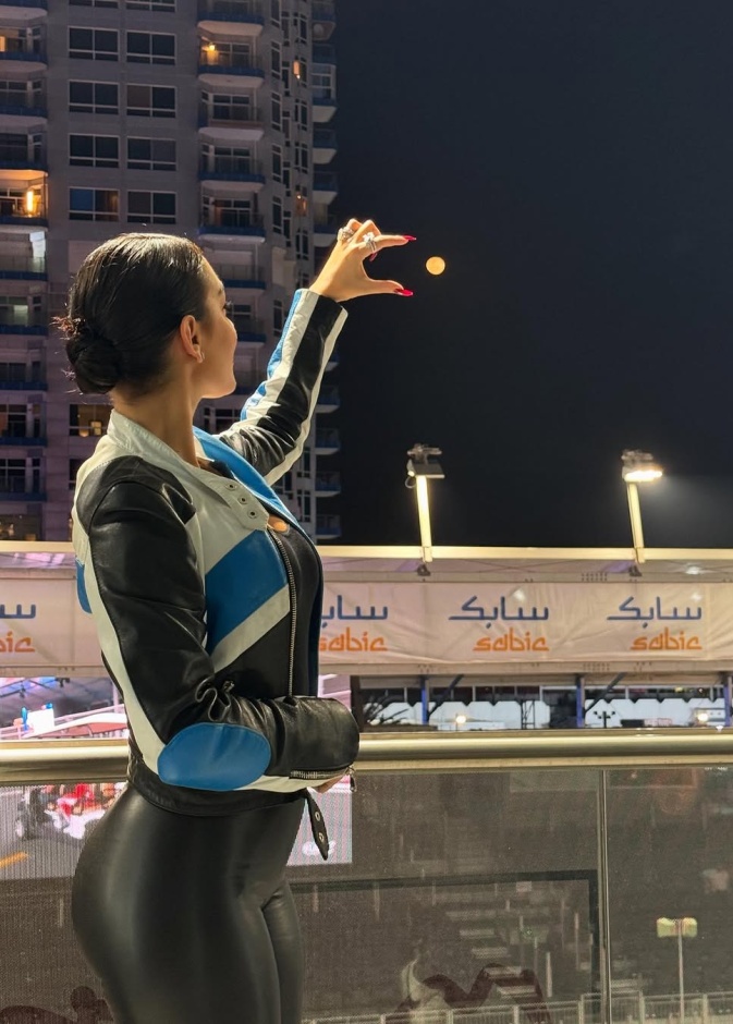 تنسيقات رياضية تُفضّلها جورجينا رودريغيز وأحدثها إطلالتها في بطولة الفورمولا بجدّة