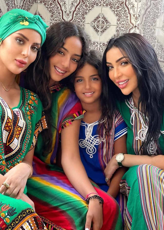 دنيا بطمة وعائلتها