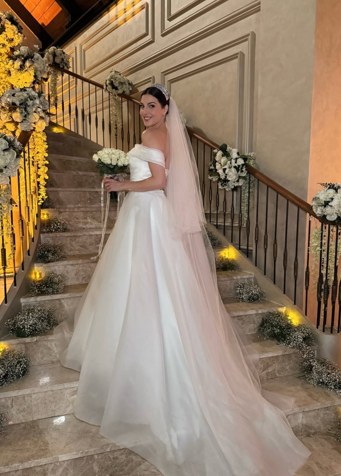 رزان جمال تختتم مسلسل القدر بإطلالة عرائسية ملكية