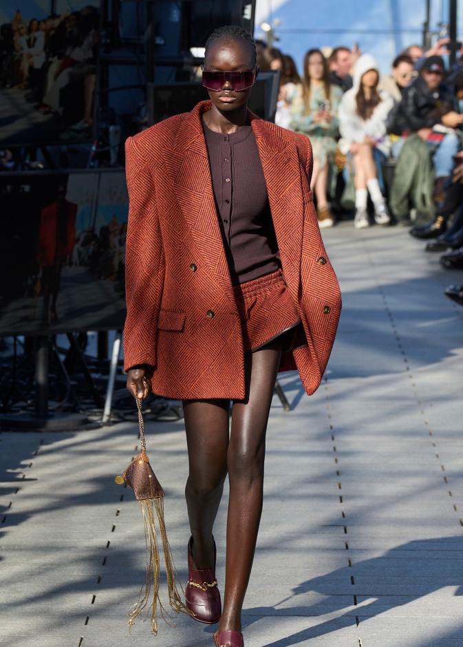 إطلالة من Stella McCartney