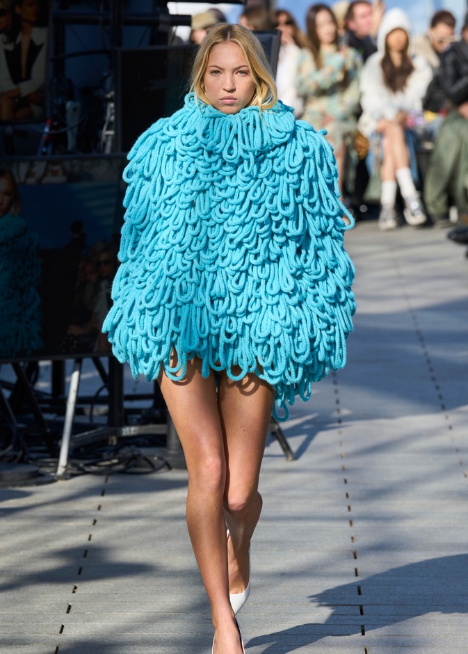 إطلالة من Stella McCartney