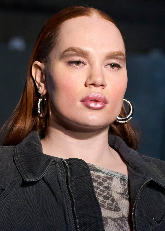 اقراط ناعمة تتلاءم مع إطلالة لصاحية جسم التفاحة Weinsanto  