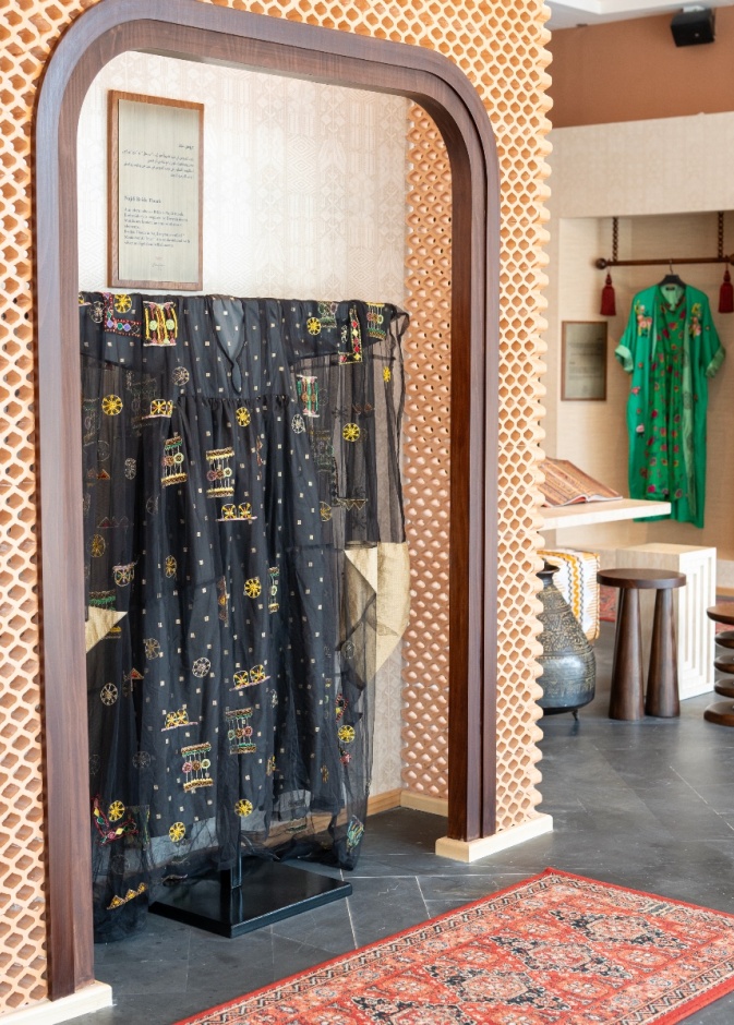 المصممة السعودية لبنى الغرير لـ"هي": بوتيك ست الدار بالدرعية تجربة تنبض بروح التراث النجدي 