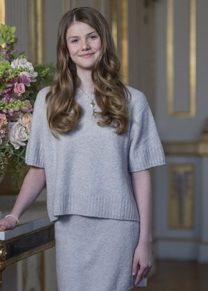 الأميرة إستل تطفئ شموع عامها الجديد