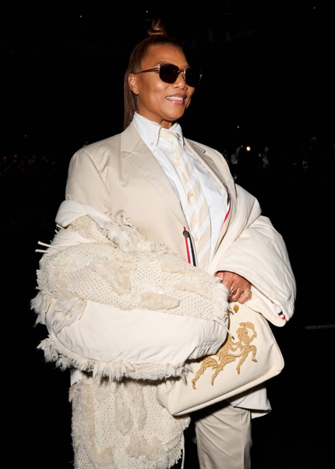 إطلالة عصرية للفنانة Queen Latifah في خريف شتاء 2025