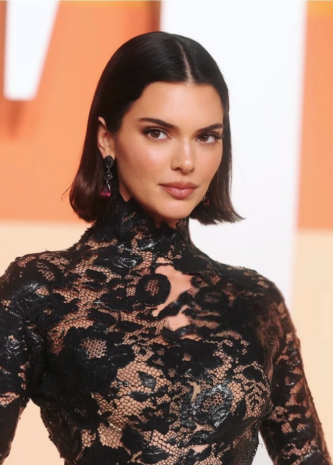 النجمات بإطلالات تجمع بين الجمال والتجديد في حفلVanity Fair  ما بعد الأوسكار 