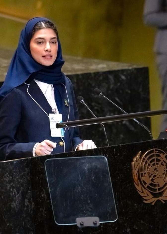 الشابة السعودية جنى الريفي التي شاركت في افتتاح لجنة وضع المرأة بالأمم المتحدة