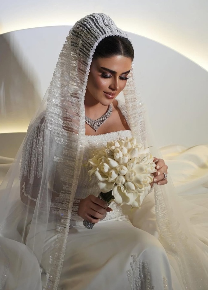 باقة ورد من زينب كرم في مسلسل بيت حمولة