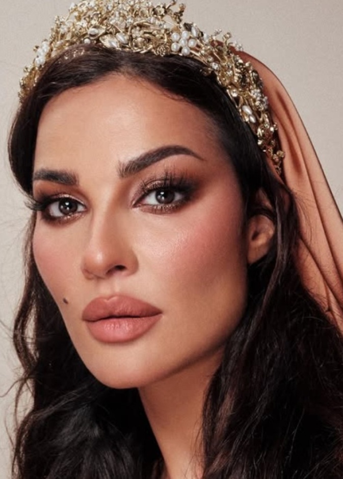 بالتاج الملكي.. شاهدي نادين نجيم بأحدث صيحات الموضة في عالم المجوهرات 