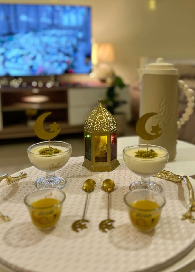 بمجموعة من الأفكار الديكورية، يمكن تصميم جلسة مميزة للاستمتاع بمسلسلات رمضان