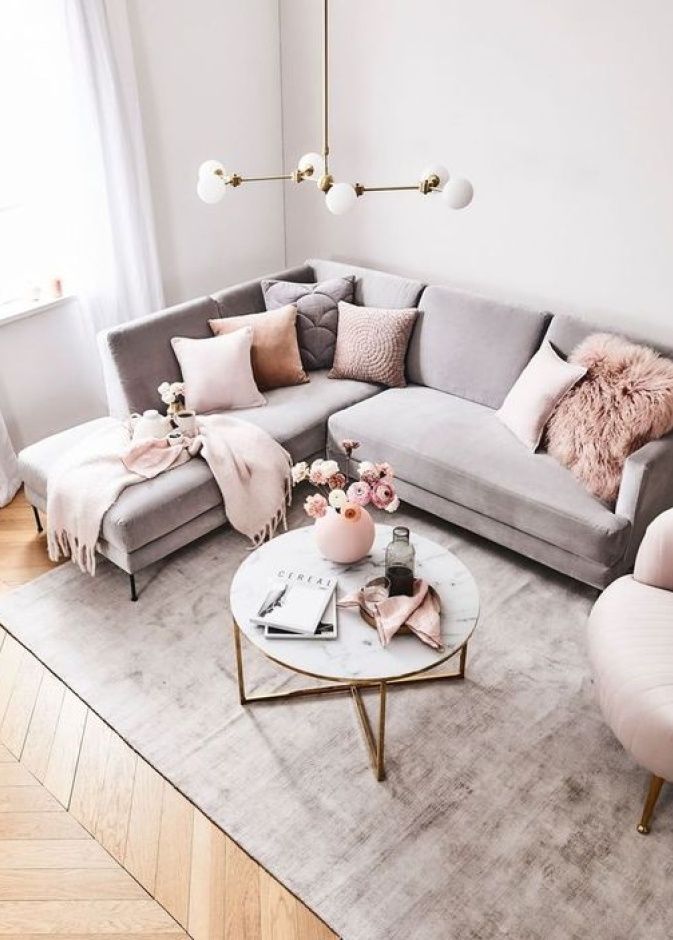 تناسب الطاولات الدائرية المساحات الصغيرة والمحدودة