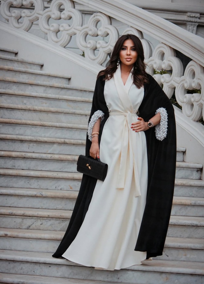 مزيج الأبيض والأسود يغمر أزياءك بتصاميم شرقية تناسب عيد الفطر على خطى النجمات