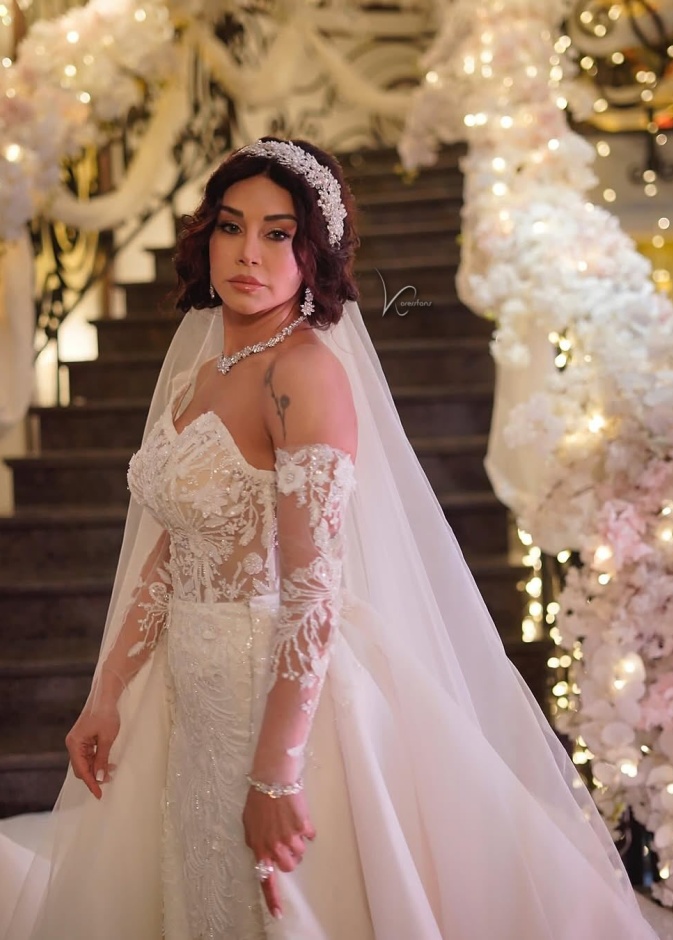 كاريس بشار بإطلالة عرائسية