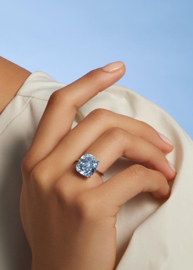 ماسة الزرقاء المتوسطية تحفة نادرة تزيد عن 10 قيراط