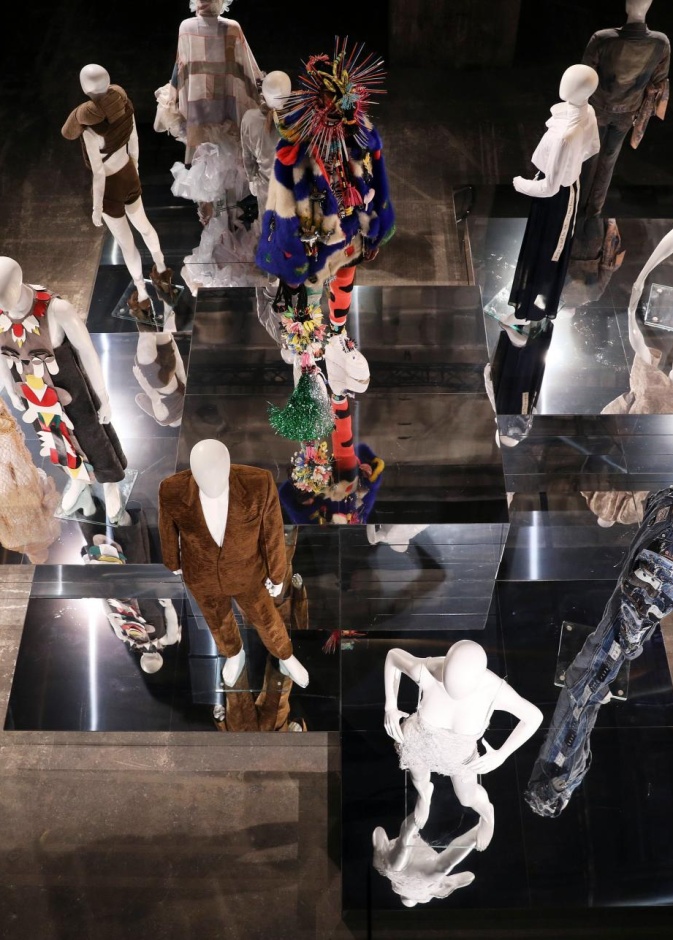 مجسمات لعرض الملابس