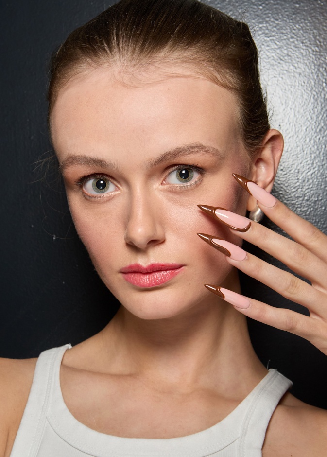  ألوان مناكير الفرانش العريضة والبنية من دار Helen Anthony