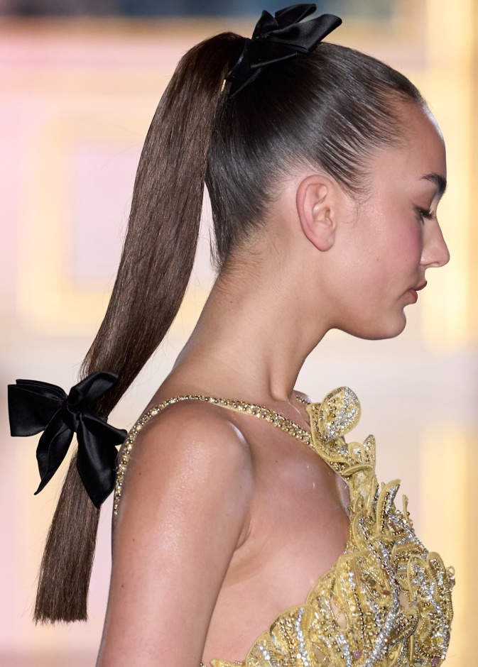 تسريحات الشعر المرفوع مع ذيل الحصان من دار Zuhair Murad