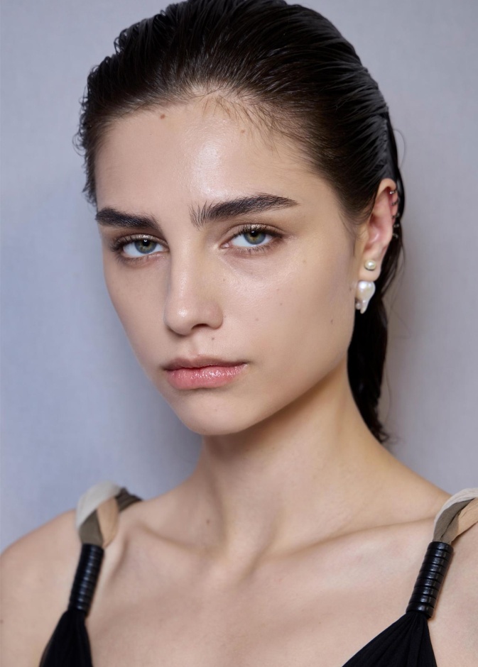 حققي المظهر المثالي بأقوى أساليب إخفاء الهالات السوداء وإعادة النضارة لبشرتك