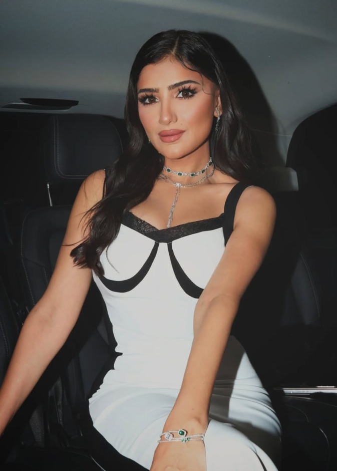  رسمات المكياج القوي مع خطوط الآيلاينر بأسلوب مي عمر