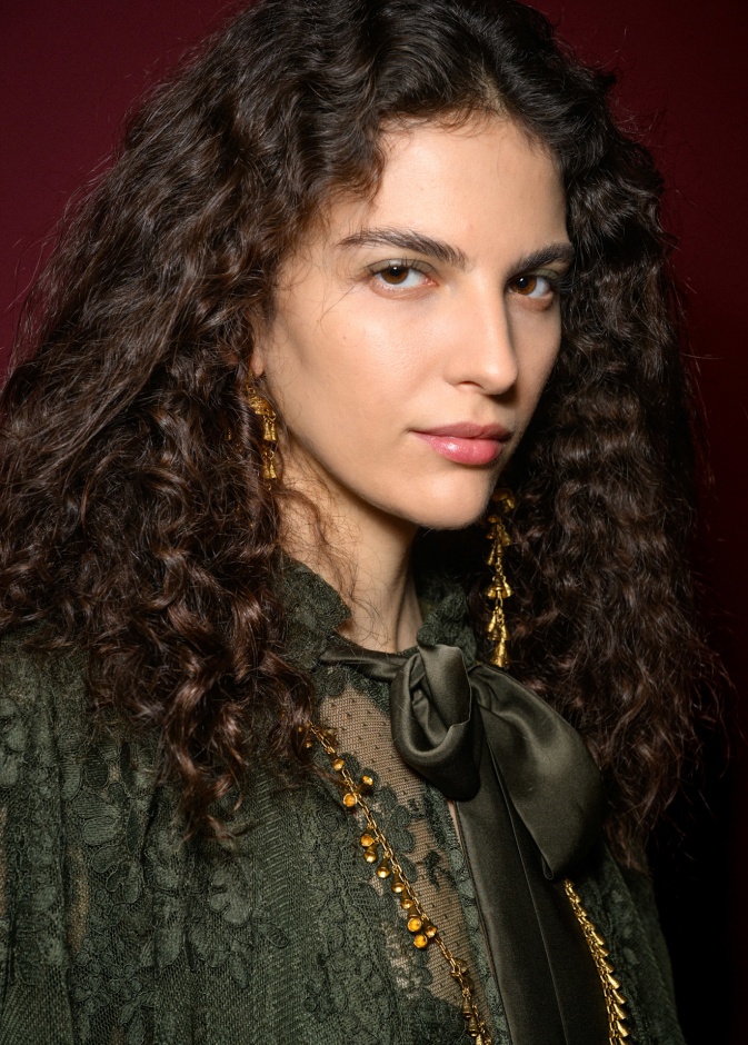 روتين الحفاظ على الشعر الكيرلي