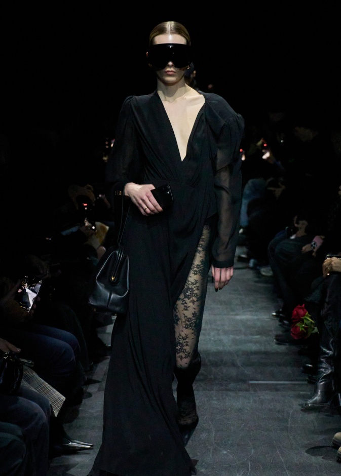 مجموعة Balenciaga لخريف وشتاء 2025