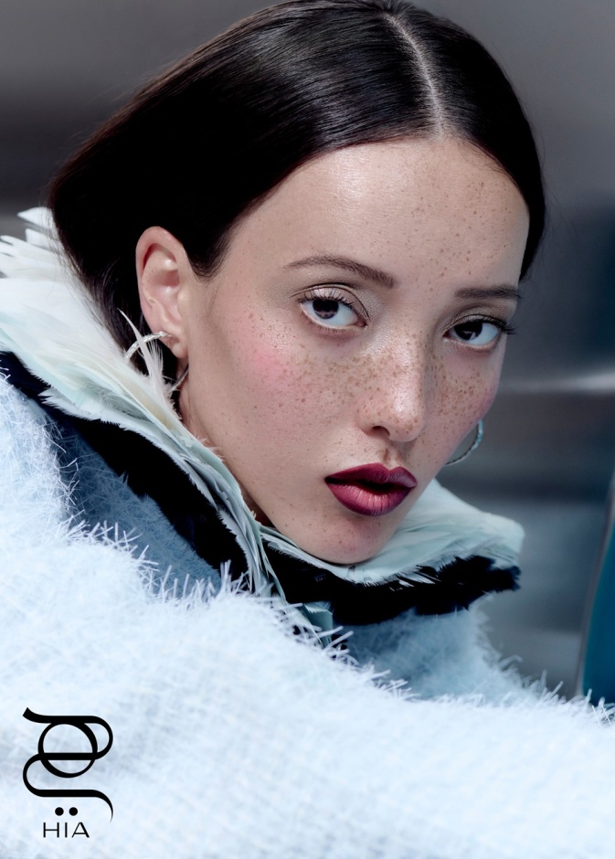 جلسة تصويرية خاصة لـ "هي" من دار CHANEL... جمال يعكس قوتك