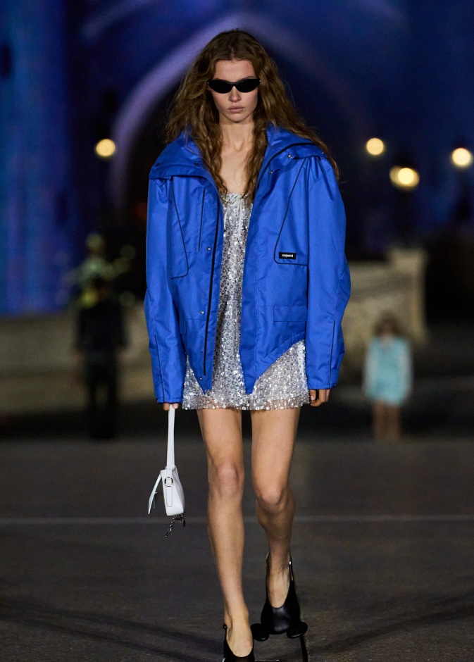 إطلالة من Coperni