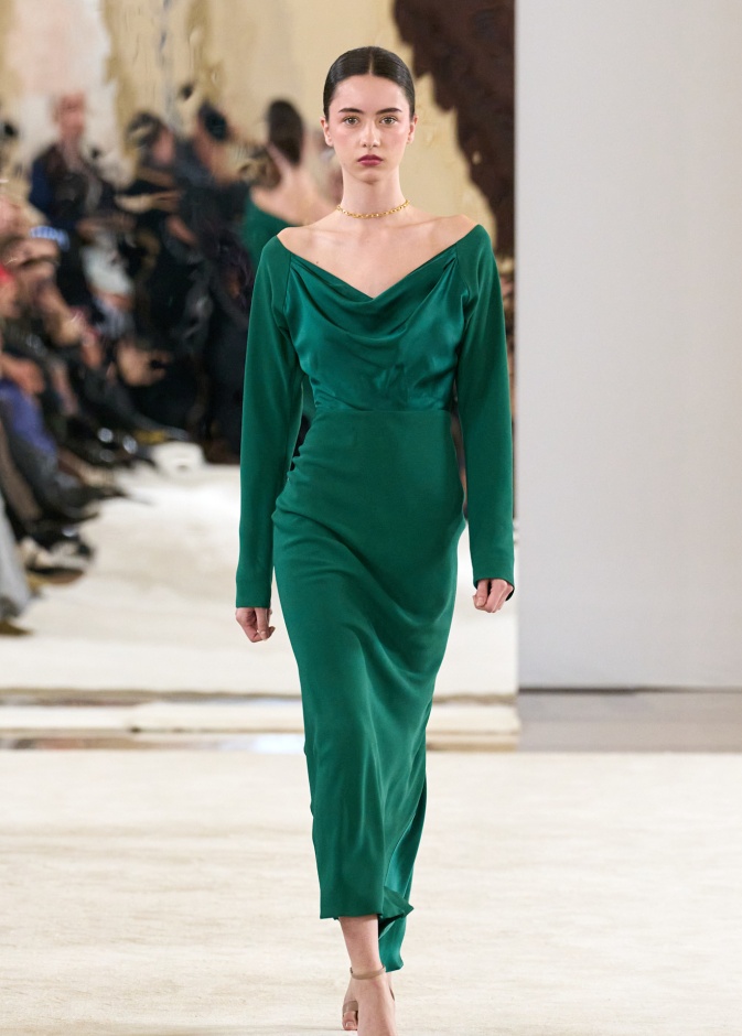 فستان ميدي باللون الأخضر من Costa 