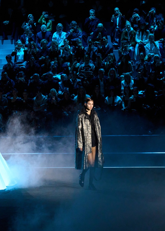 من عرض Dior في أسبوع الموضة في باريس لمجموعة خريف وشتاء 2025