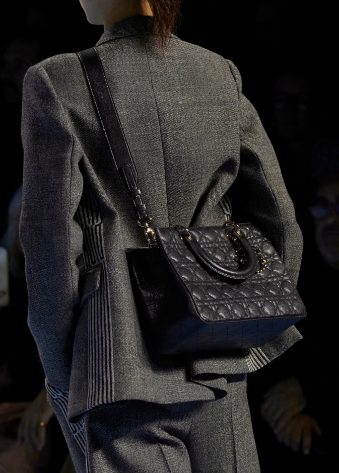 حقيبة Lady Dior الأيقونية من مجموعة Dior SS 2025