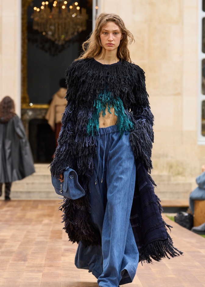 إطلالة من Gabriella Hearst