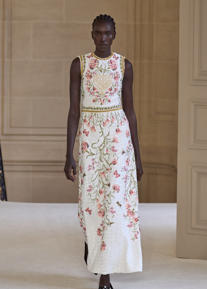 فساتين مزينة بنقشات الورود من Giambattista Valli 