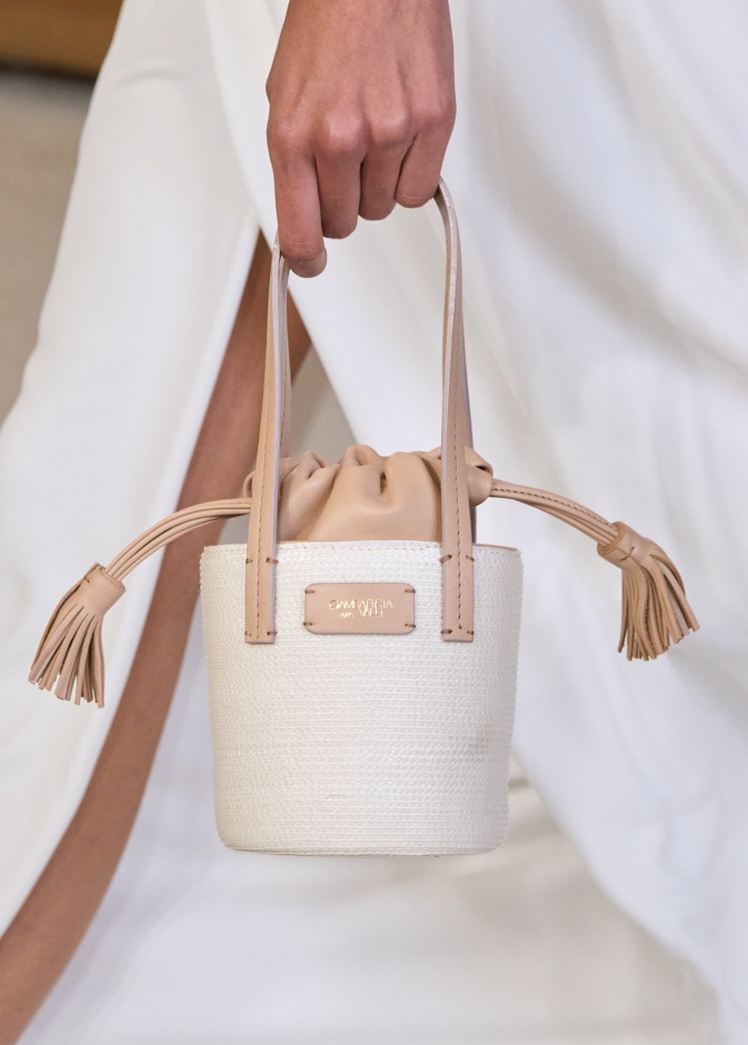 حقيبة باللونين الأبيض والبيج من Giambattista Valli 
