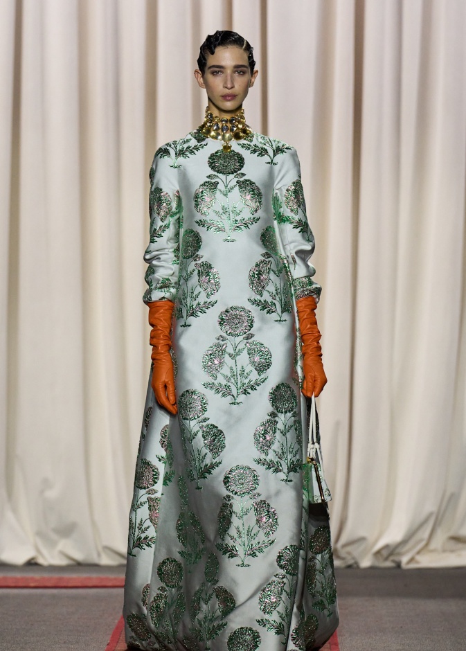 الفساتين الفاخرة والمحتشمة عنوان أساسي لأناقتك في رمضان 2025