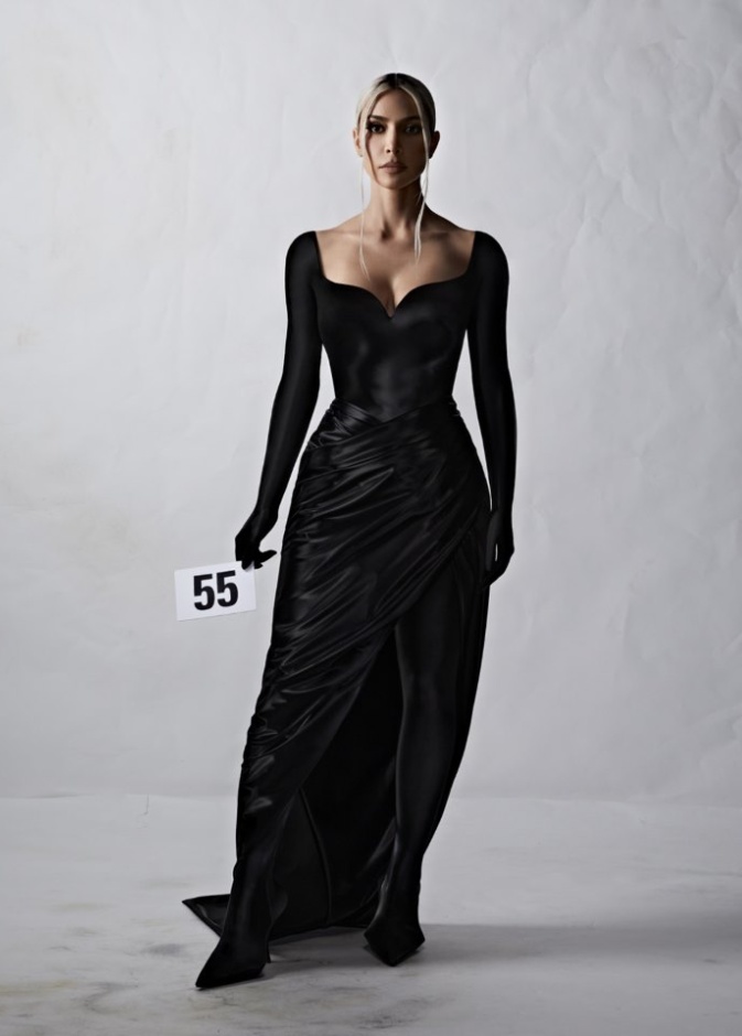 Kim Kardashian بعرض Balenciaga خريف شتاء 2022