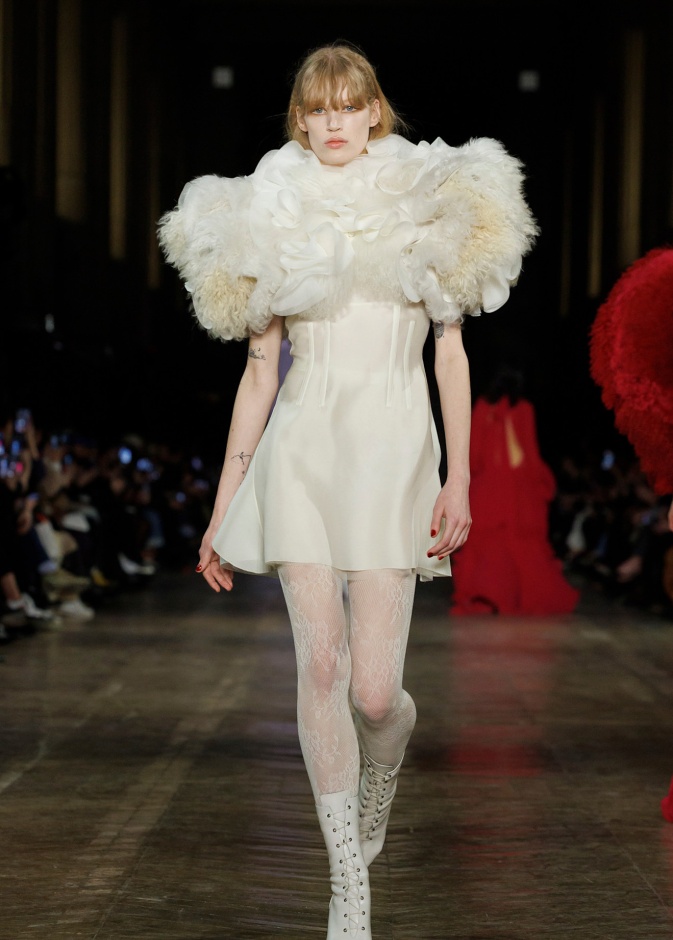 مجموعة Alexander McQueen لشتاء 2025